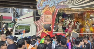 แพทย์หญิงรุ่งไพลิน รัตนชีวร ร่วมขบวนมหาสงกรานต์สีลม สะท้อนพลัง Soft Power ไทย และสนับสนุนความหลากหลายอย่างงดงาม