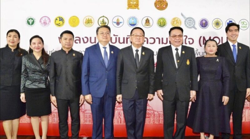 “สพฐ.” ผนึกกำลัง 18 หน่วยงานระดับประเทศ ลงนาม MOU ขับเคลื่อน “โรงเรียนปลอดภัย อุ่นใจในพื้นที่สร้างสรรค์” เปิดระบบ SAFE SCHOOL ยกระดับความปลอดภัยเด็กไทย รับมือภัยยุคใหม่ทั้งยาเสพติด สุขภาพจิต และภัยออนไลน์