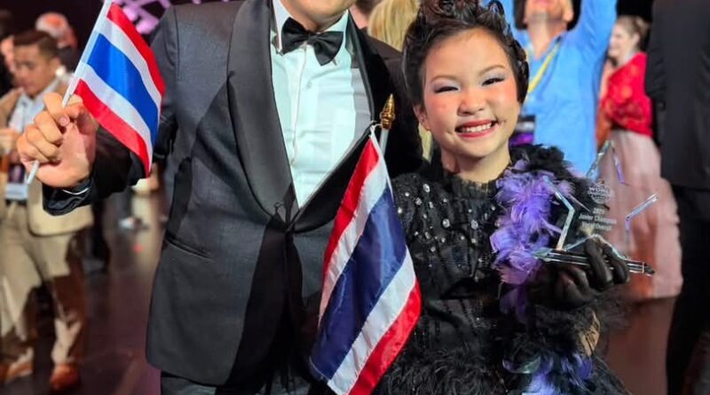 เด็กไทยสุดเจ๋ง ! สร้างชื่อบนเวทีโลก หลังคว้าแชมป์โลกร้องเดี่ยวเยาวชน WCOPA 2026   บันทึกให้เป็นคนไทย คนแรกกับความสำเร็จระดับโลกให้ประเทศไทยในรอบ 28 ปี