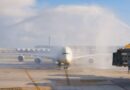 สายการบินเอทิฮัด ปักหมุดกรุงเทพฯ ต้อนรับ A380 ลงจอดครั้งแรกในประเทศไทย ยกระดับประสบการณ์การเดินทางระดับพรีเมียม สายการบินเอทิฮัดฉลองการเปิดให้บริการเที่ยวบินแอร์บัส A380 ครั้งแรกระหว่างอาบูดาบีและกรุงเทพฯ เปิดตัวเดอะเรสซิเดนซ์ (The Residence) ห้องสวีทแบบสามห้องบนฟ้าเพียงแห่งเดียวในโลก เป็นครั้งแรกในประเทศไทย การให้บริการด้วยเครื่องบินแอร์บัส A380 ทุกวัน ช่วยเพิ่มขีดความสามารถในการรองรับผู้โดยสาร พร้อมยกระดับประสบการณ์การเดินทางระดับพรีเมียมบนเส้นทางบินยอดนิยม